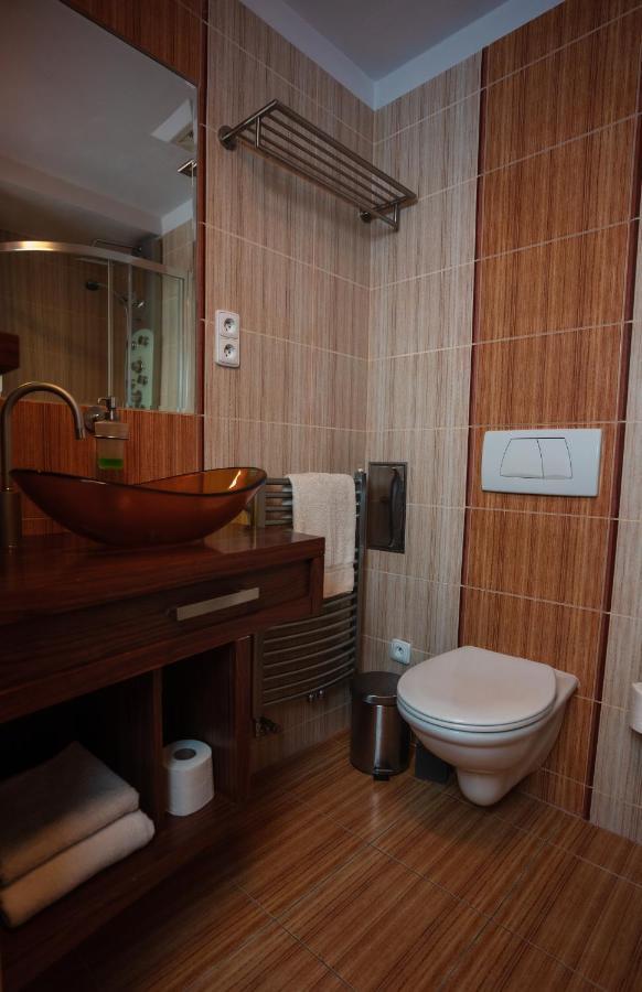 Apartment Trziste Prag Exteriör bild