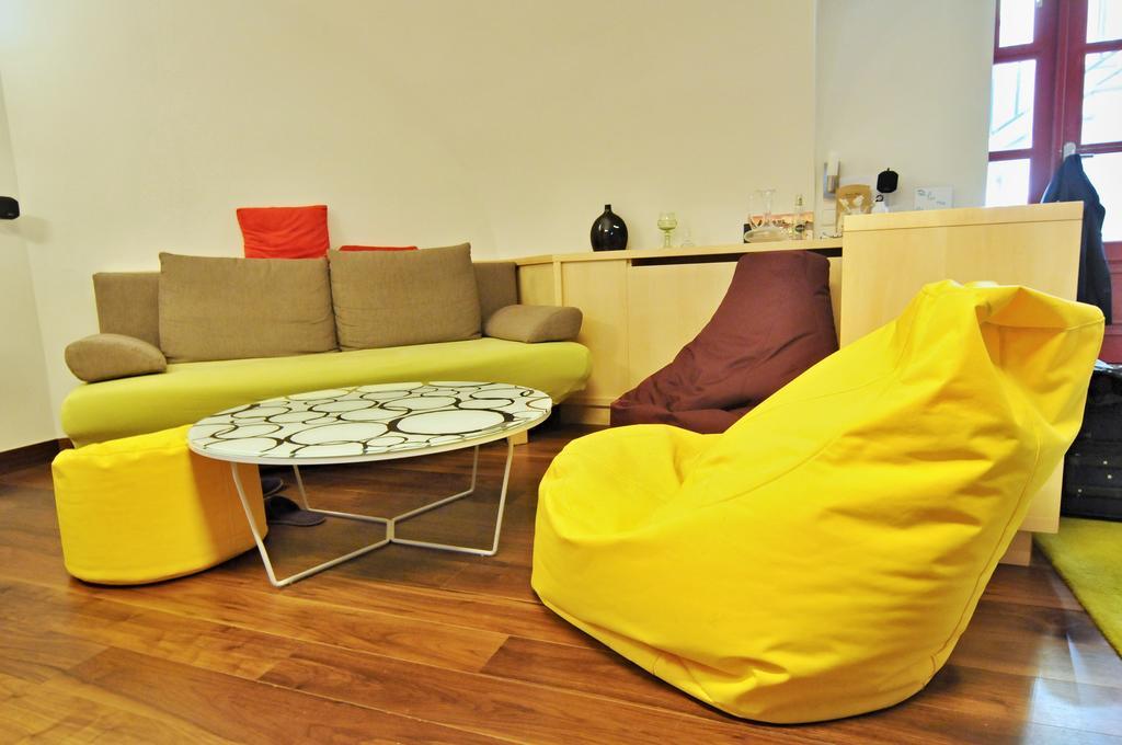 Apartment Trziste Prag Exteriör bild