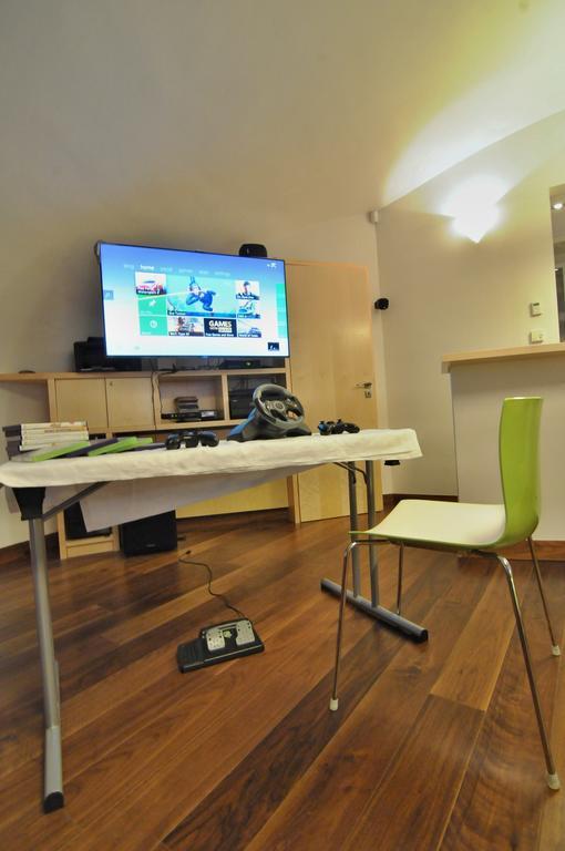 Apartment Trziste Prag Exteriör bild