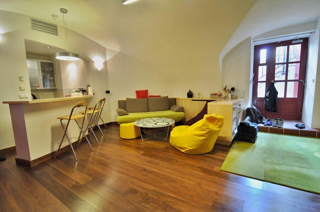 Apartment Trziste Prag Exteriör bild