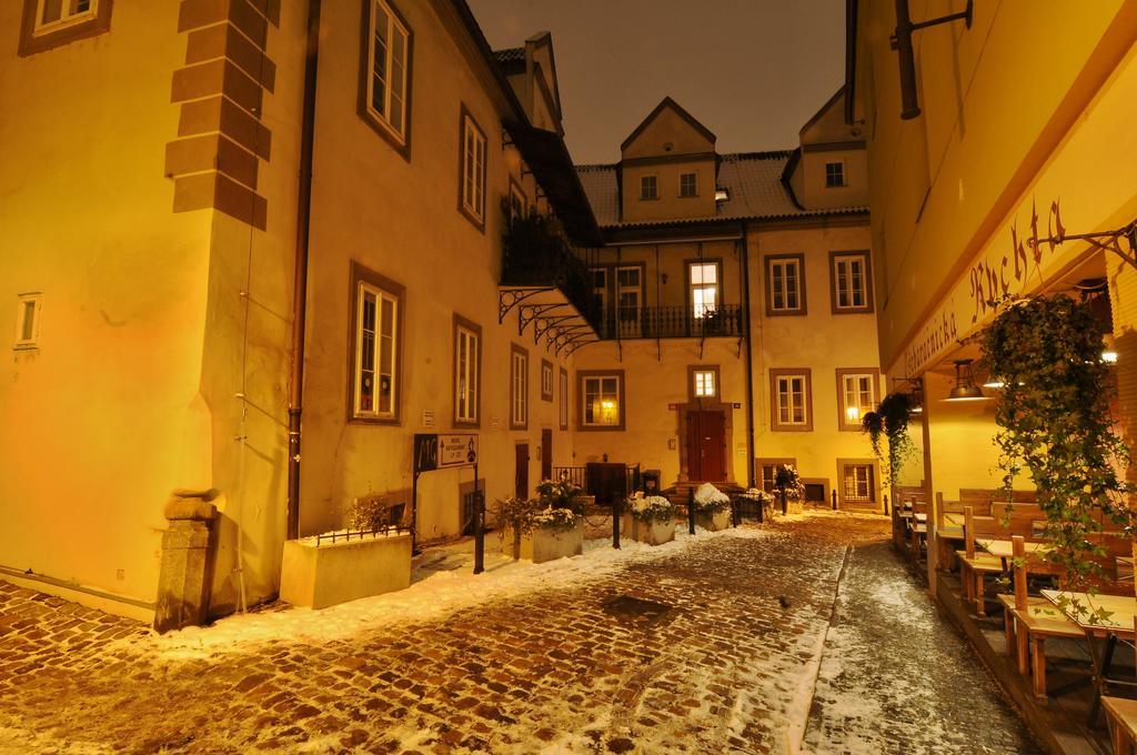 Apartment Trziste Prag Exteriör bild