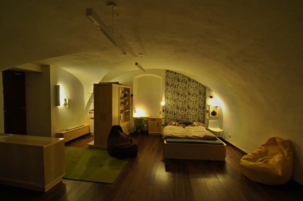 Apartment Trziste Prag Exteriör bild