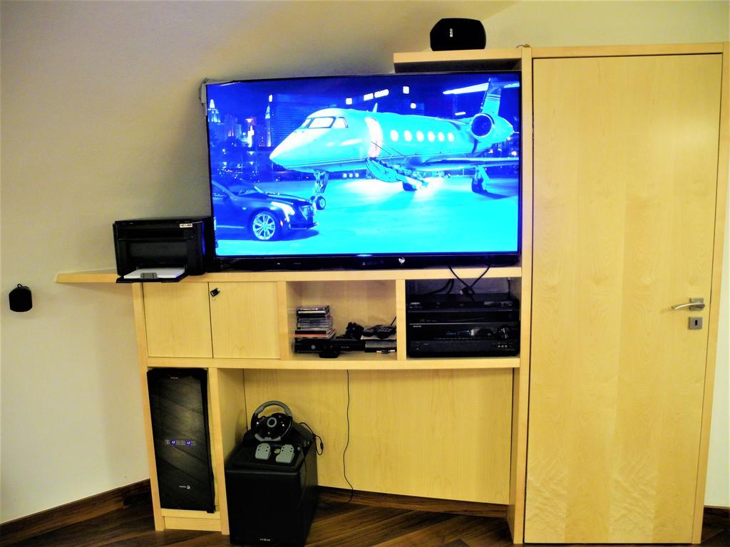 Apartment Trziste Prag Exteriör bild