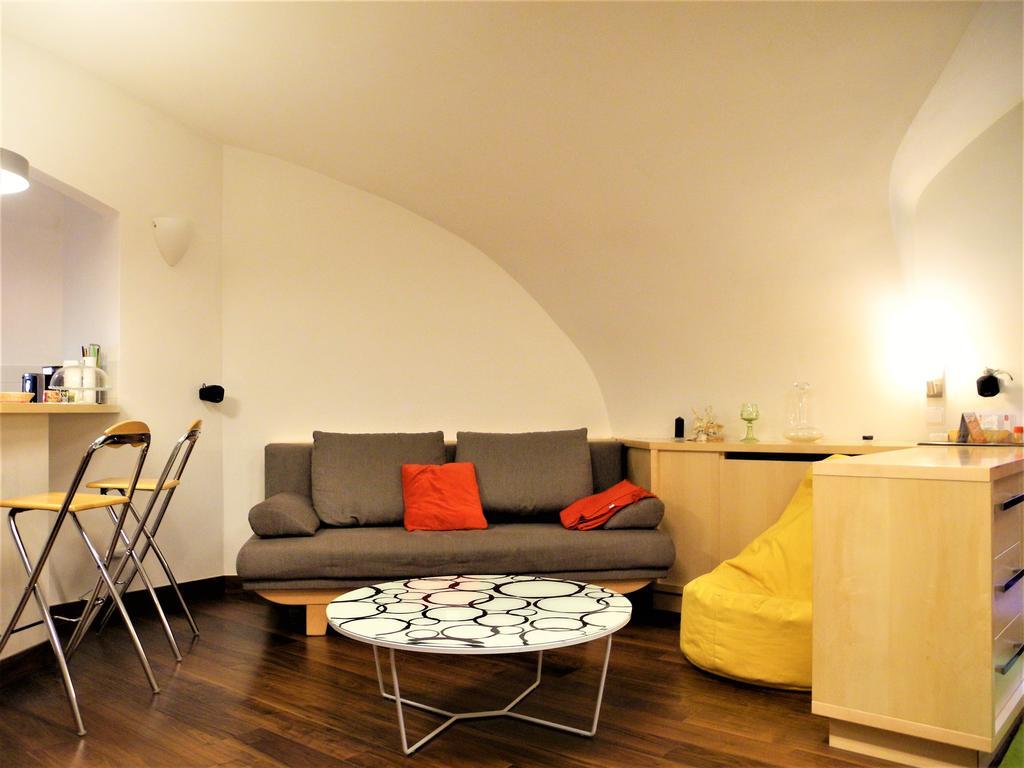 Apartment Trziste Prag Exteriör bild