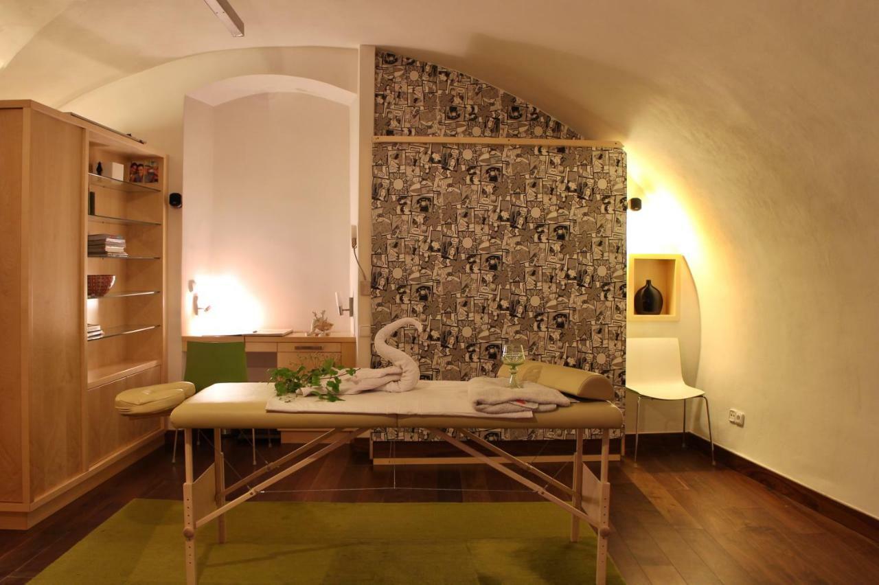Apartment Trziste Prag Exteriör bild