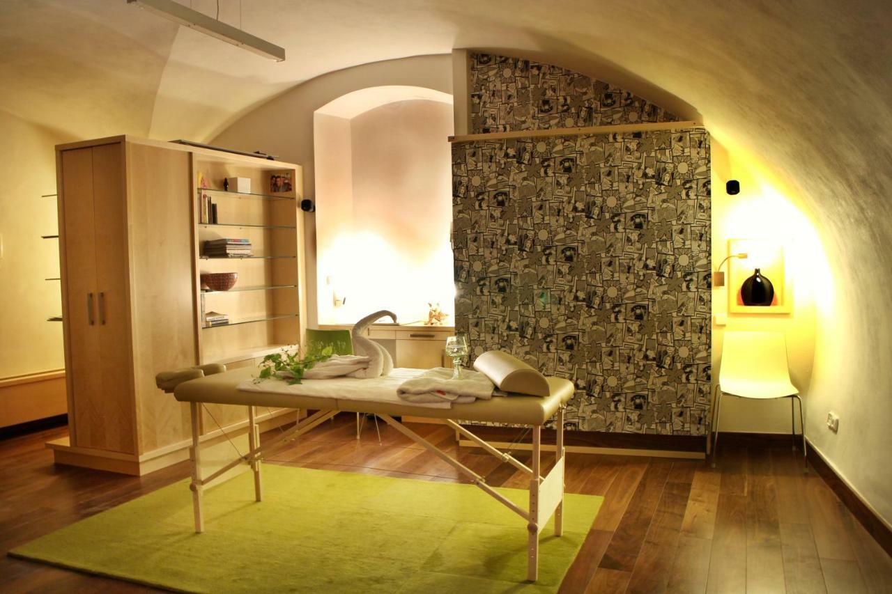 Apartment Trziste Prag Exteriör bild
